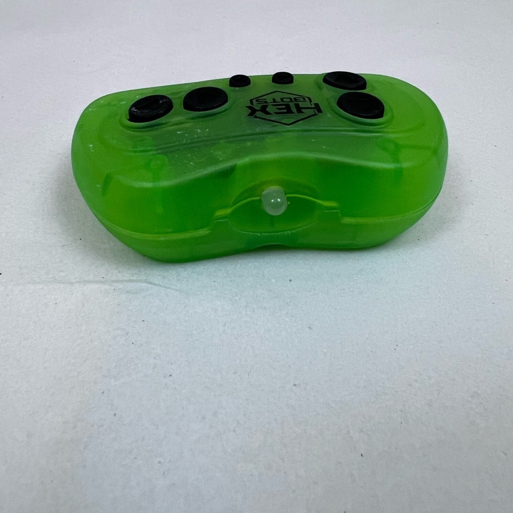 Hex Bots Wall Crawler Gecko Replacement Remote Control Clean Working Condition - Picture 2 of 2